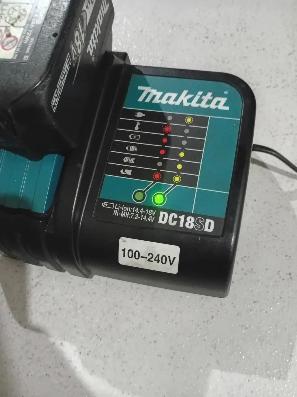 Carregador e bateria makita