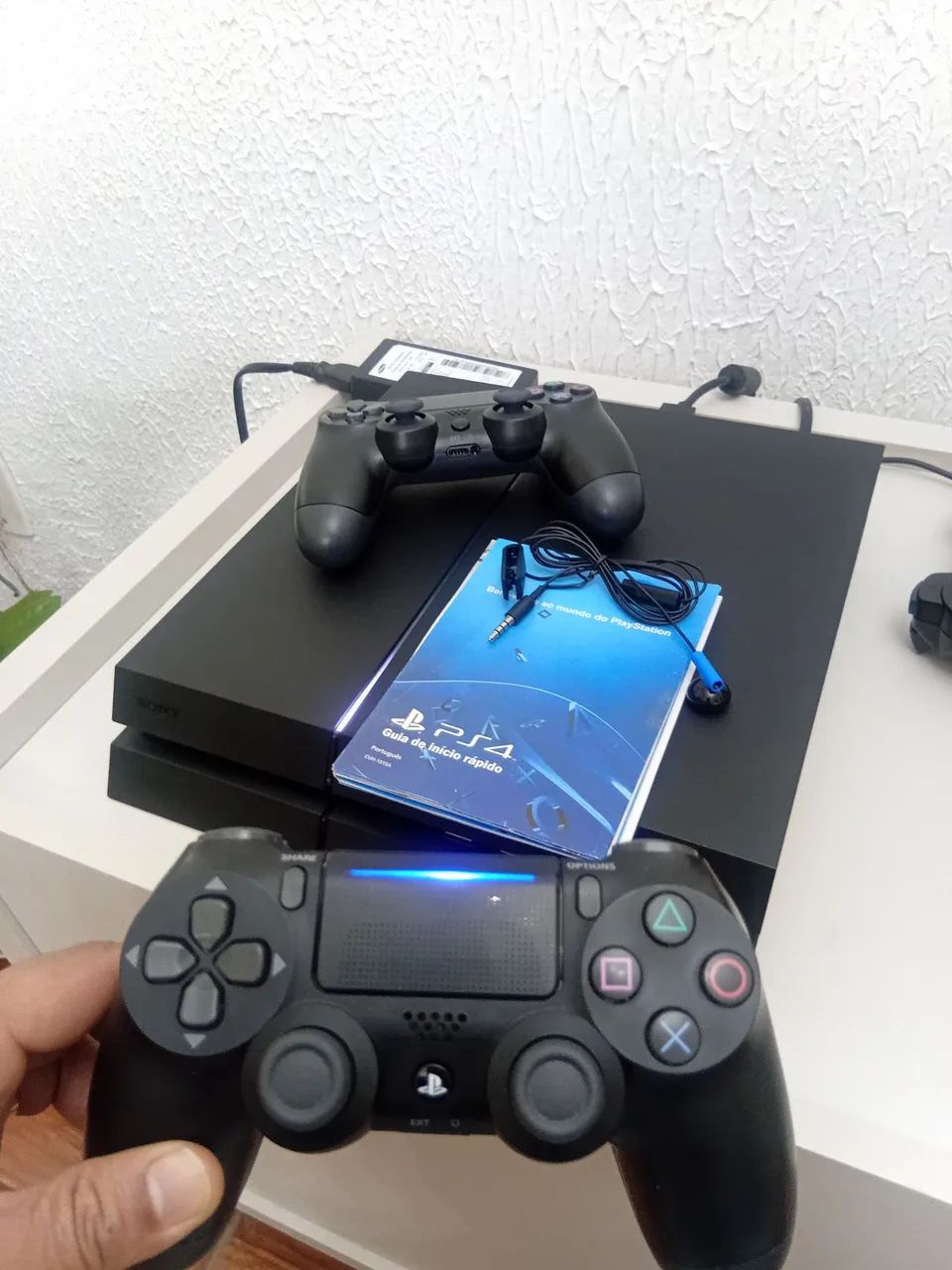 PS4 NA CAIXA, COM 2 CONTROLES E 3 JOGOS - Foto 2
