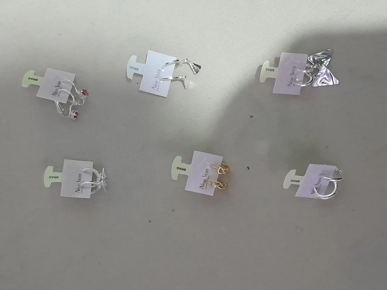 Brincos e pulseira de relógio novos