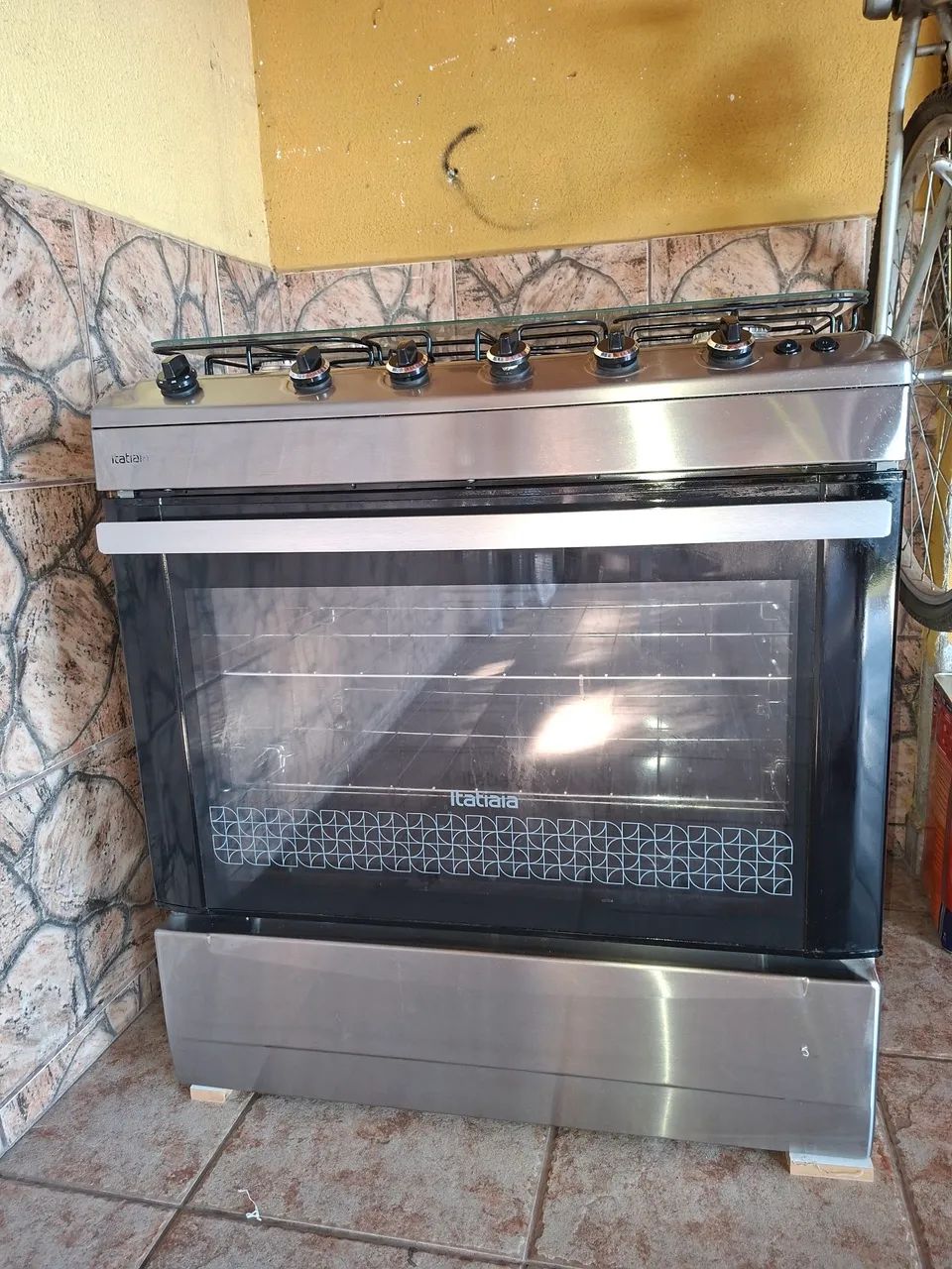 Vendo fogao Itatiaia 5 bocas, chama tripla seminário novo. - Foto 2