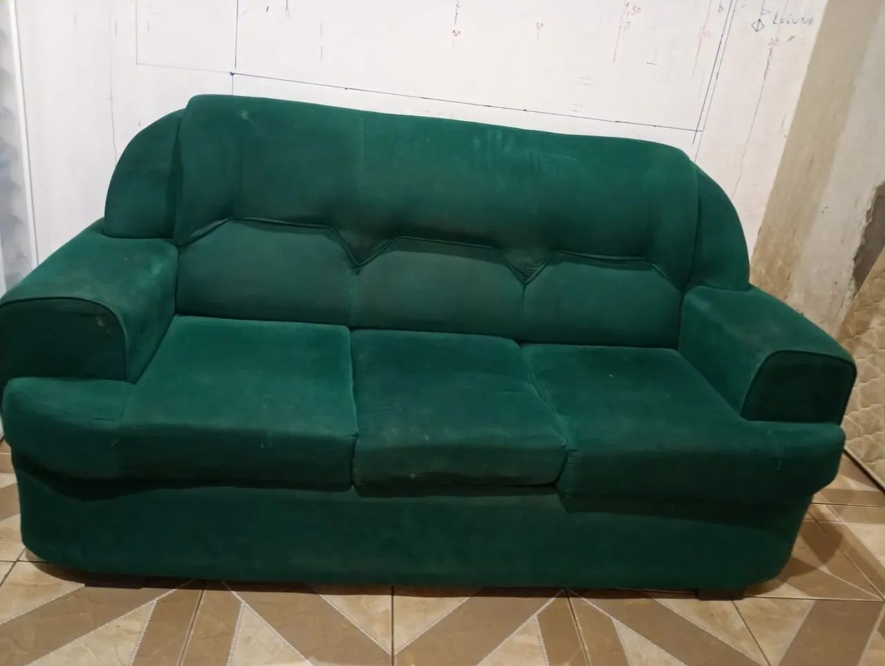 Vende se um conjunto de sofá de 2 e 3 lugares 
