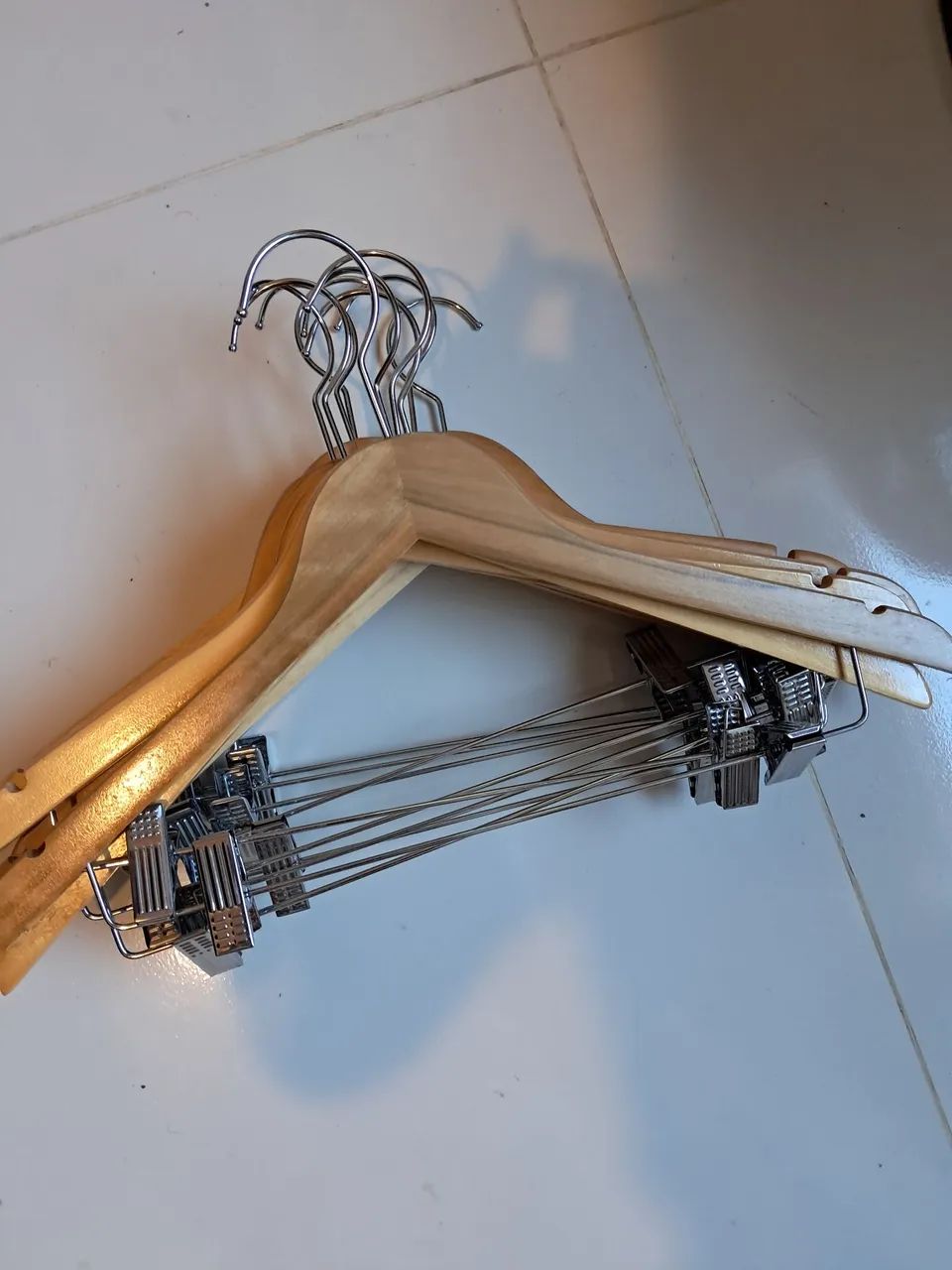 Cabide madeira com presilha (kit com 10)
