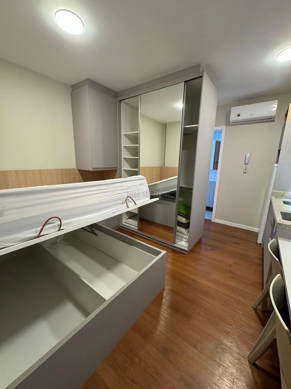 Studio mobiliado e equipado no Centro - Curitiba/PR