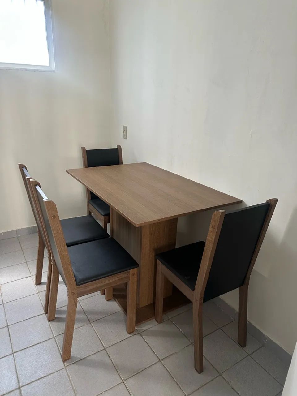 Mesa com cadeiras 