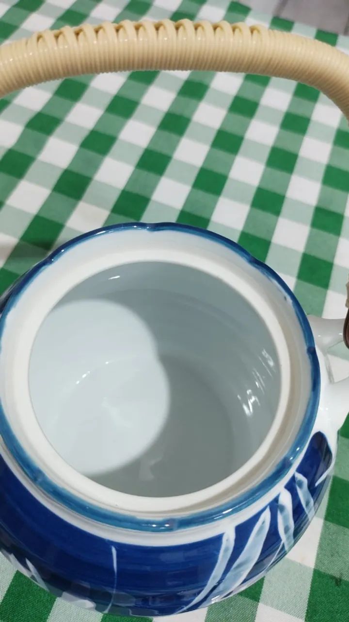 Bule grande azul com estampa de bambu e alça de bambu - Foto 5