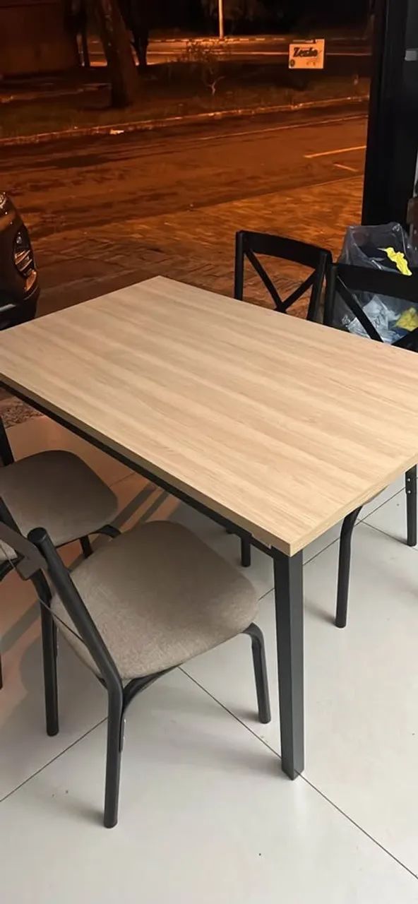Mesa de Jantar com Quatro Cadeiras  - Foto 2