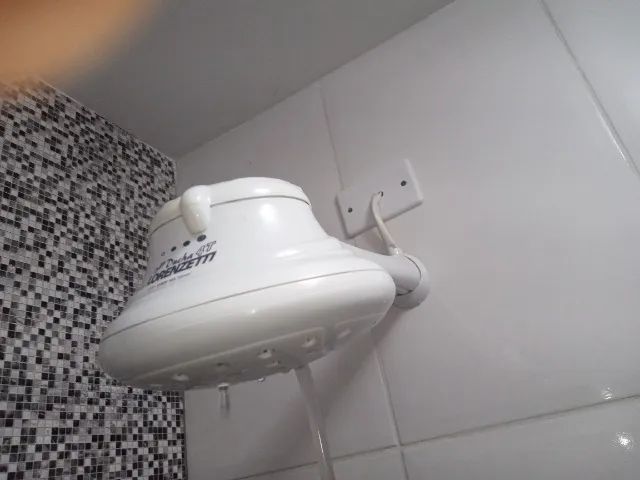Vendo Chuveiro elétrico Lorenzetti Bella Ducha 4T, funcionando quente e frio - Foto 3