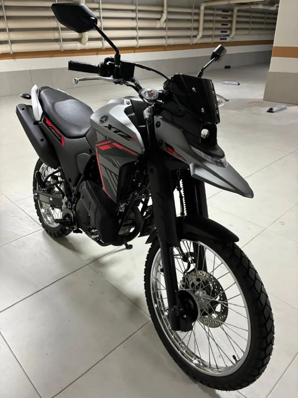 XTZ Lander 250 connected com apenas 600km. Acompanha capa.