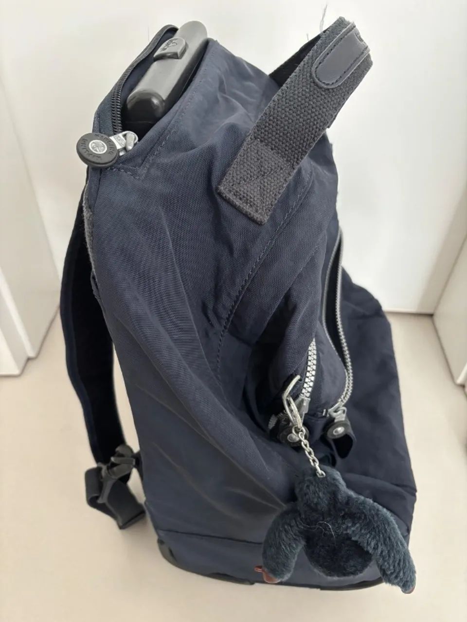 Mochila Kipling com Rodinhas - Original, Prática, Resistente, Espaçosa e Confortável - Foto 4