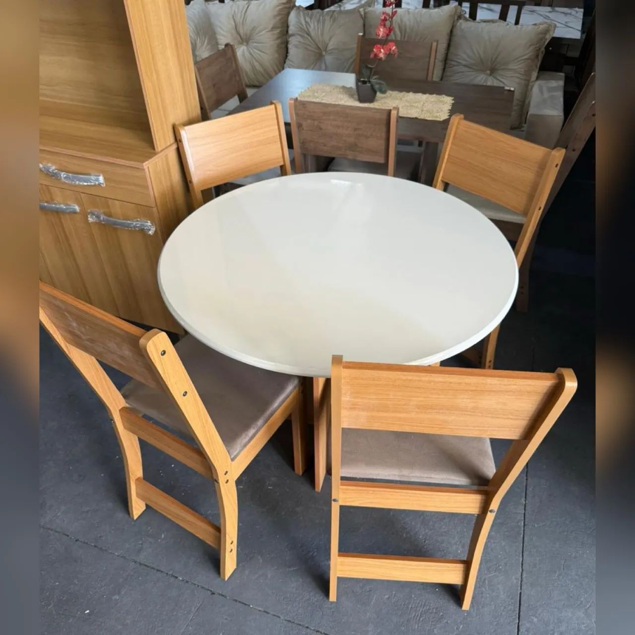 Mesa com 4 cadeiras - entrego hoje 