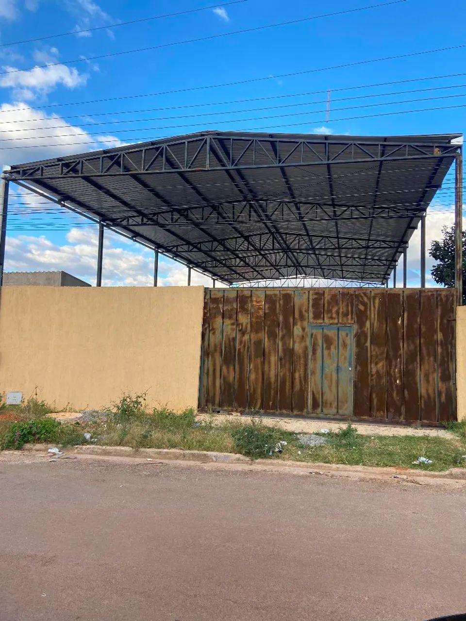 Alugo galpão com casa 