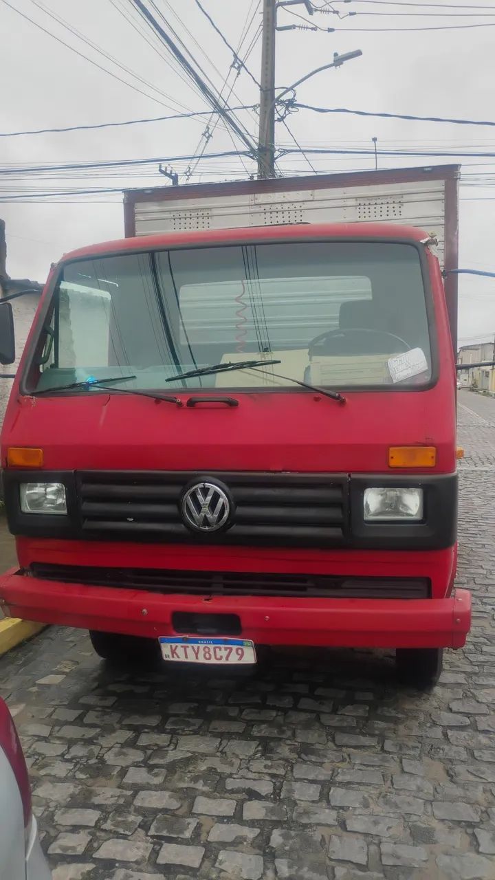 Caminhão baú 