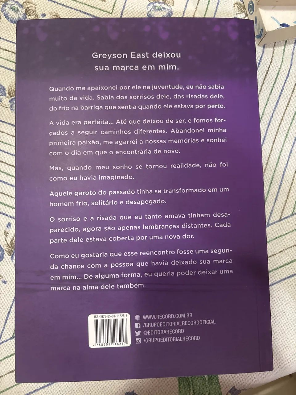 Livro Eleonor e Grey - Foto 2