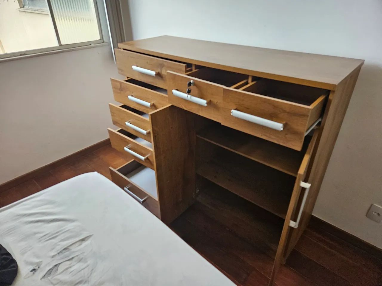 Cômoda Espaçosa e muito conservada