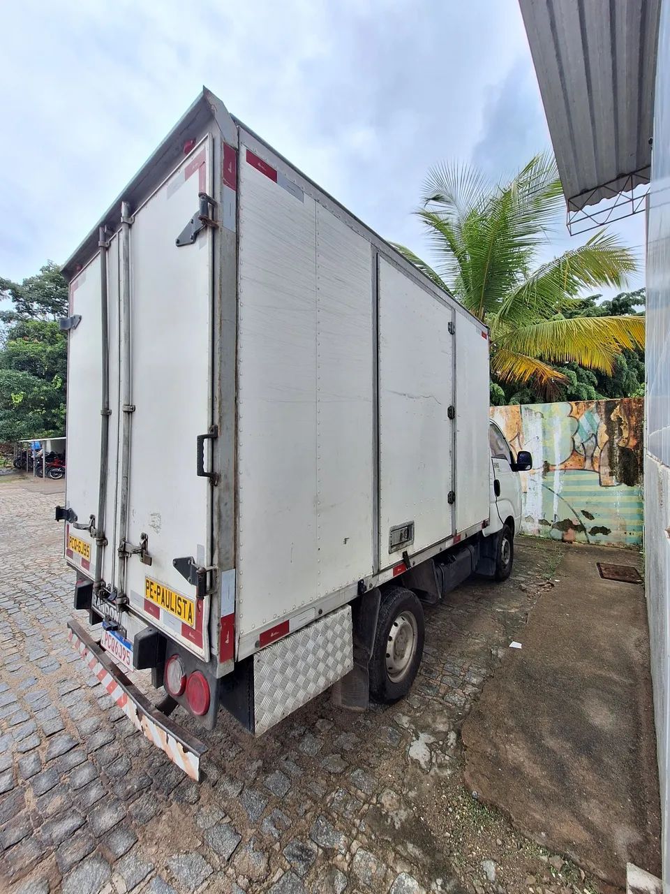 KIA Bongo UK 2500 Baú Randon carga seca 2. dono toda revisada e com pneus novos  - Foto 7