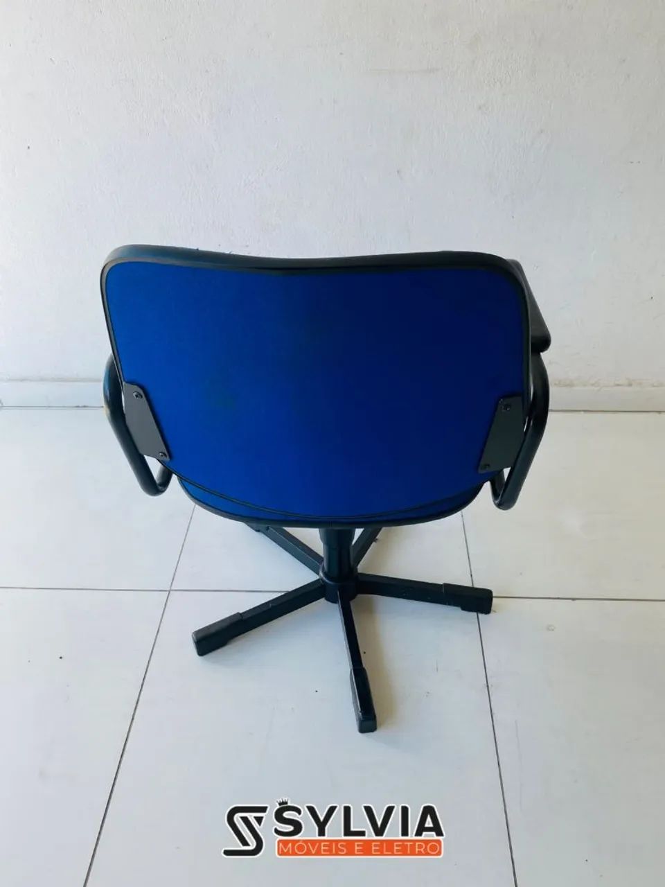 Cadeira de escritório acolchoada azul - Foto 4