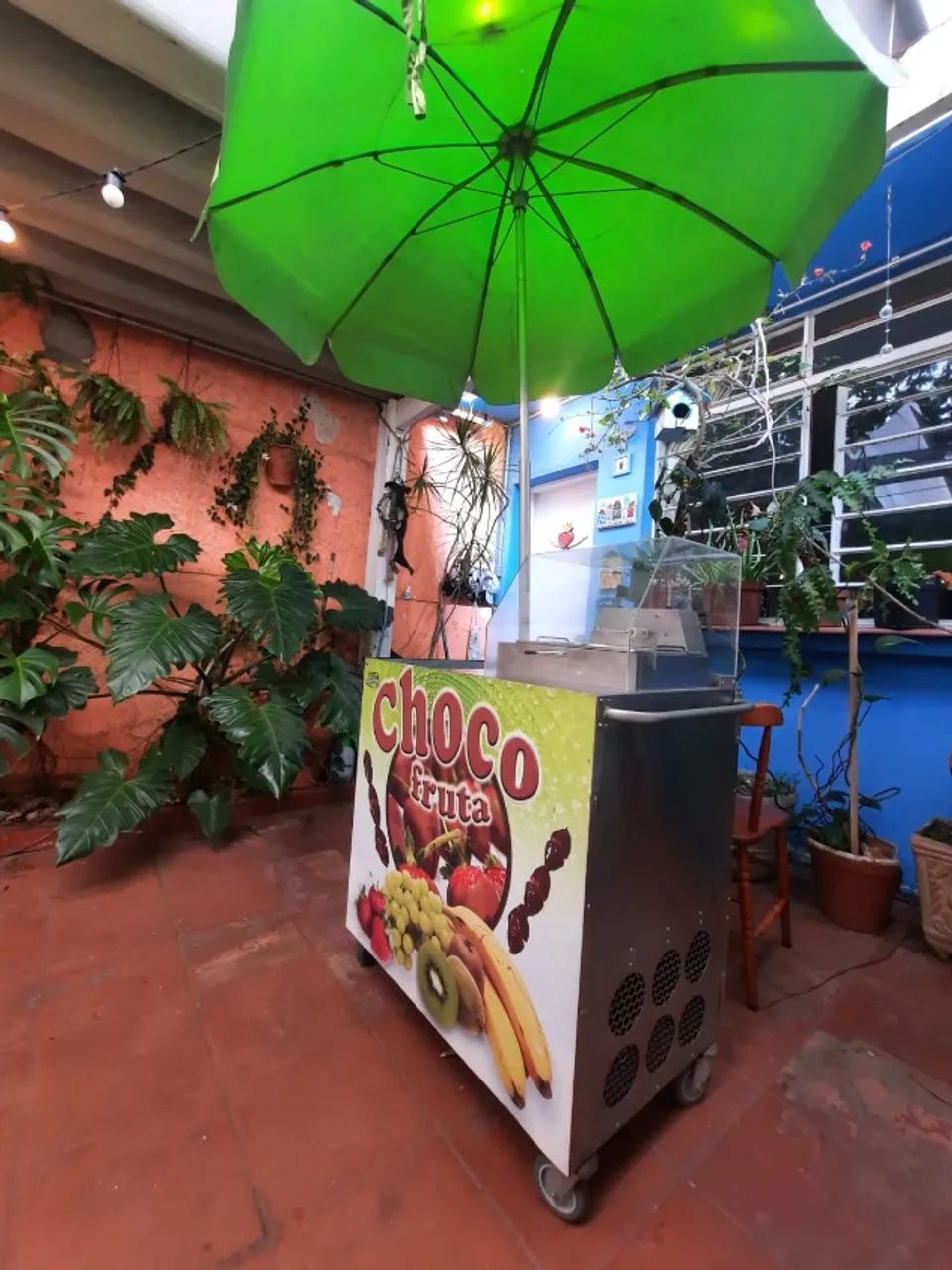 Carrinho para espetinho de frutas com cobertura de chocolate - Foto 2
