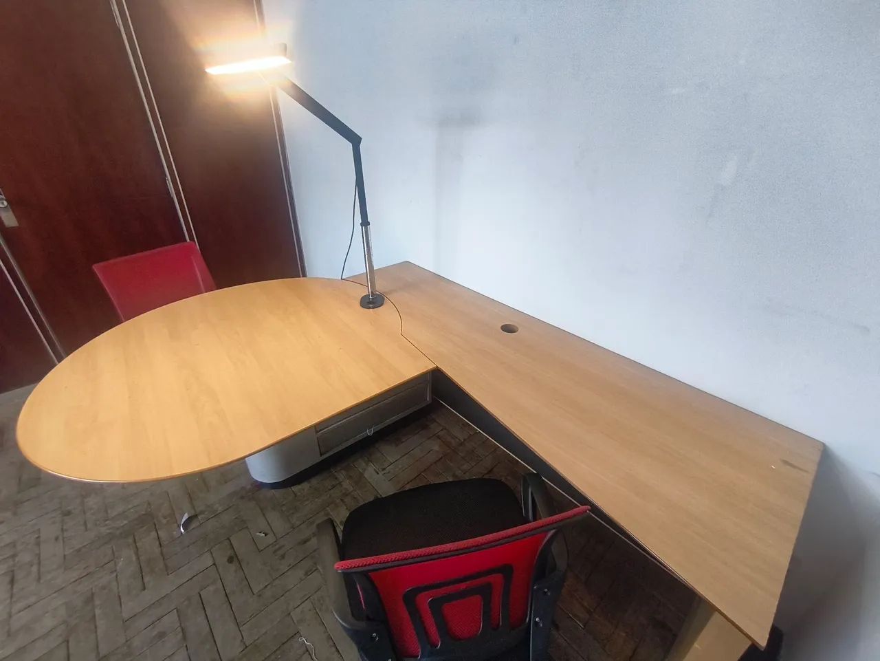 Mesa moderna com luminária - Foto 3