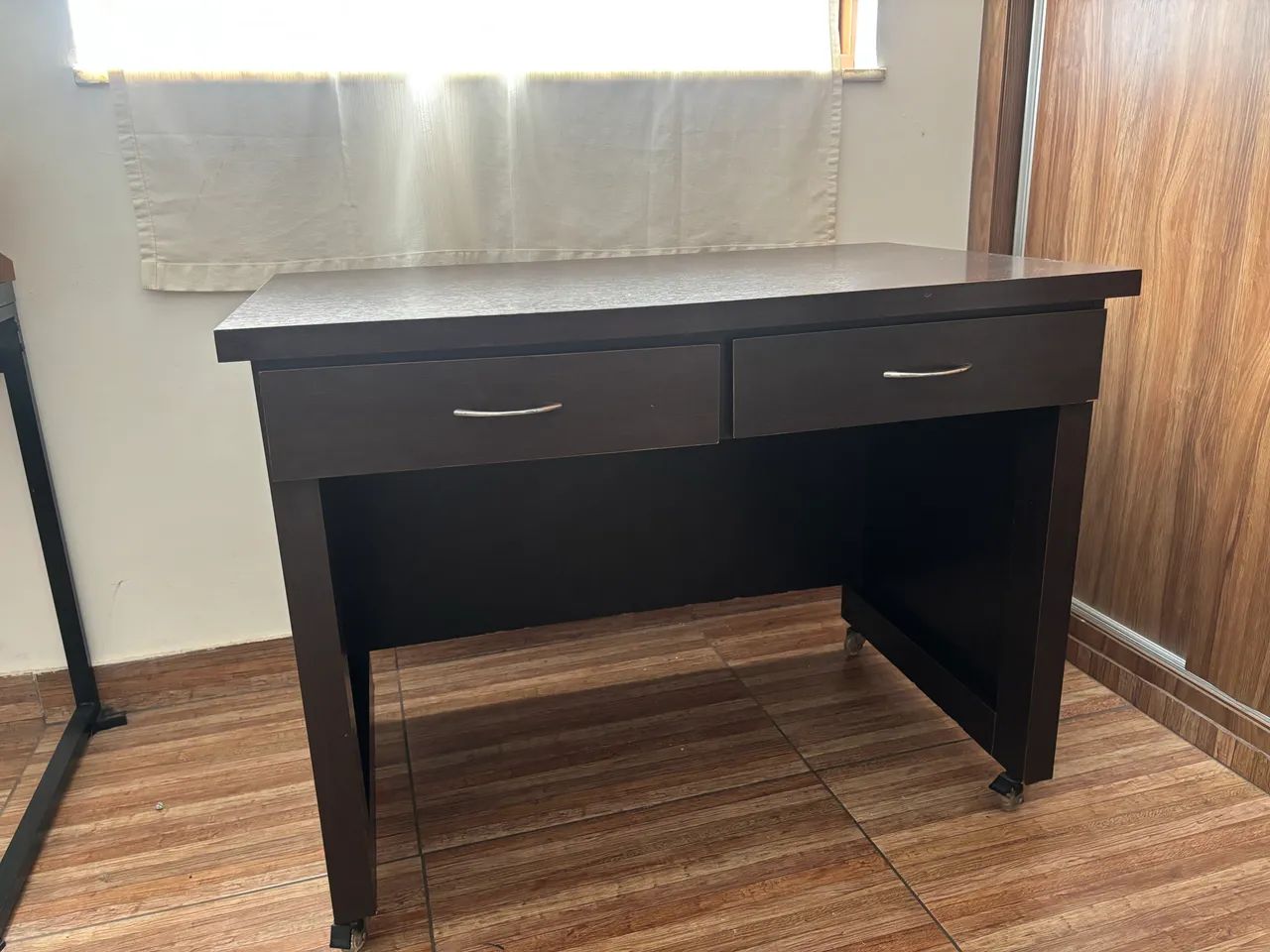 Mesa para escritório/ quarto - Foto 3