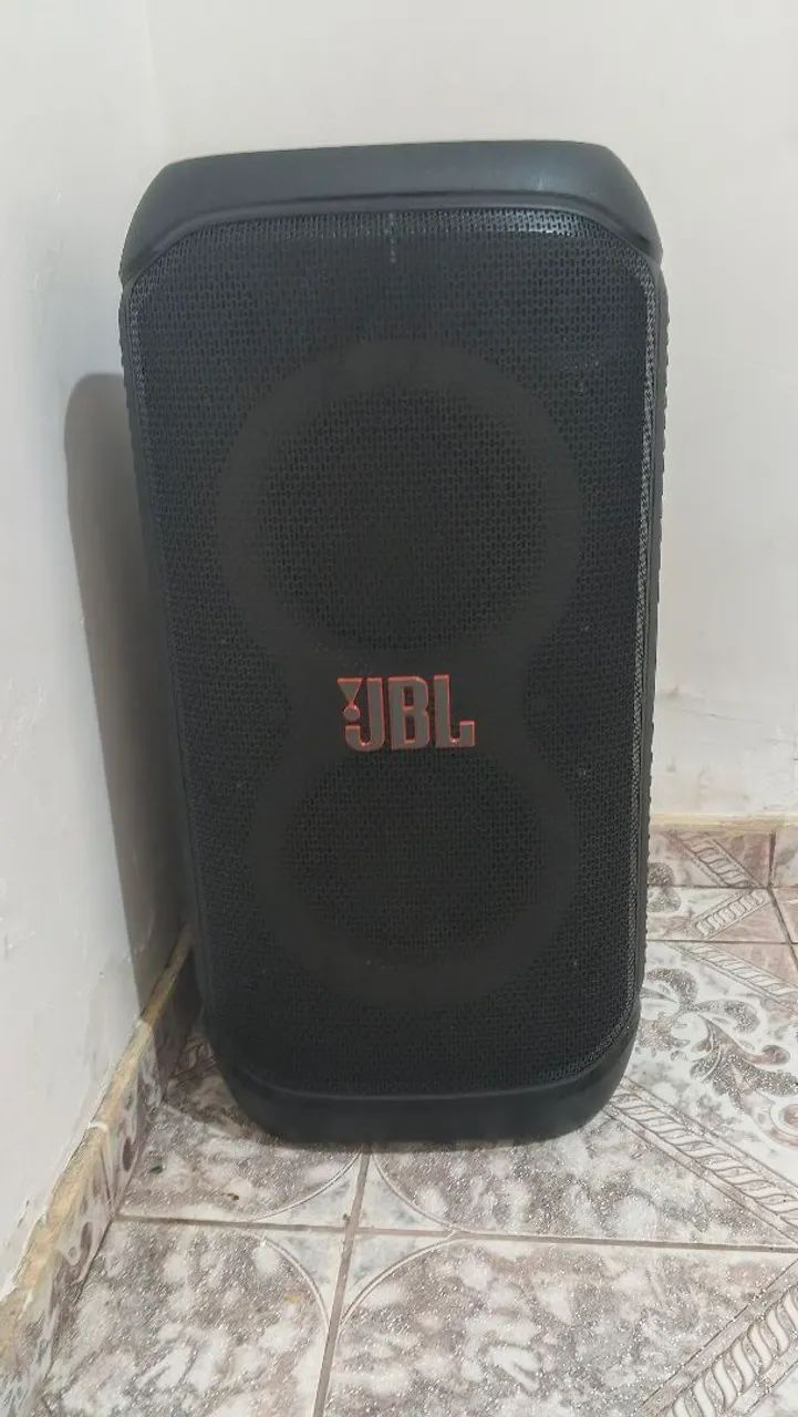 Vende se JBL 320