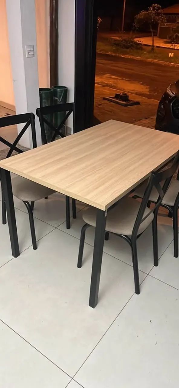 Mesa de Jantar com Quatro Cadeiras  - Foto 3
