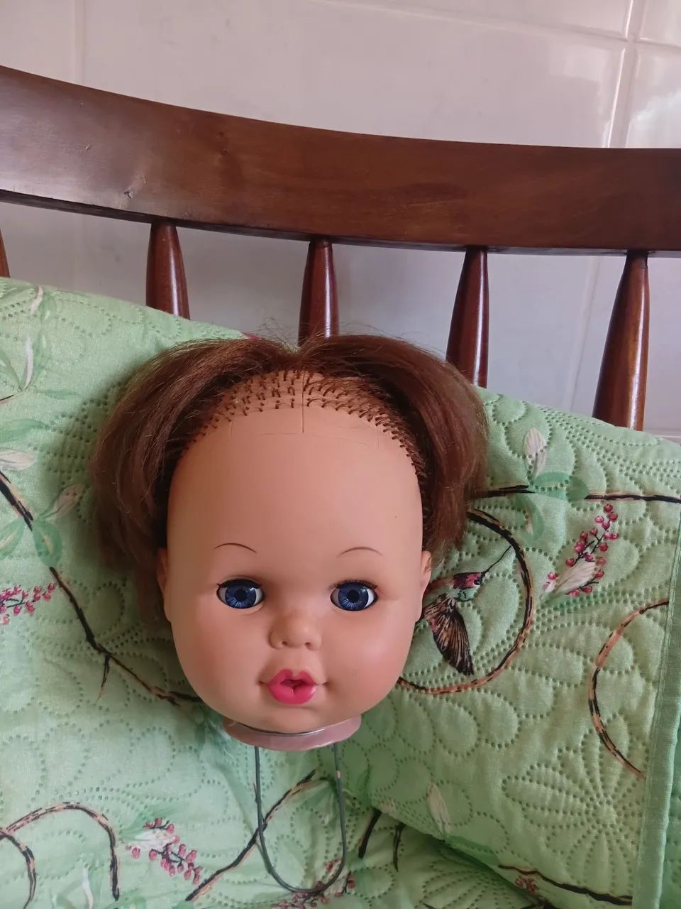 Cabeça  da boneca fofa antiga.