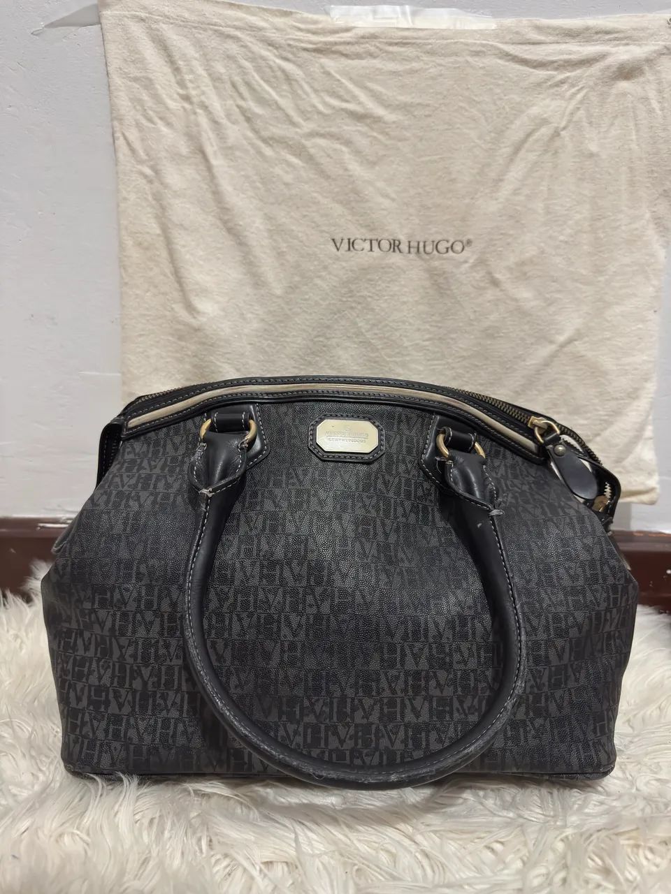 Bolsa Victor Hugo Preta