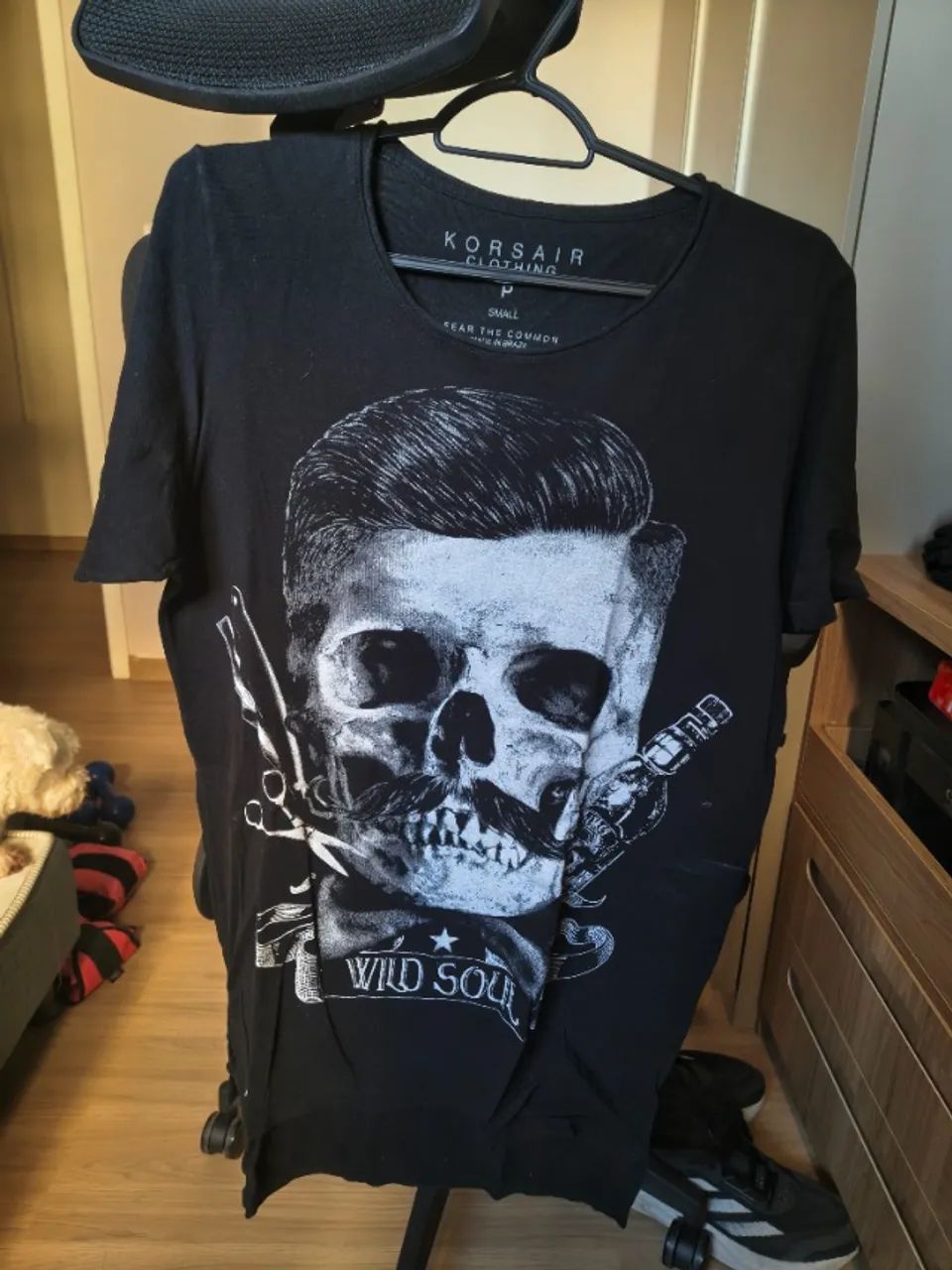 Camisa de marca preta 