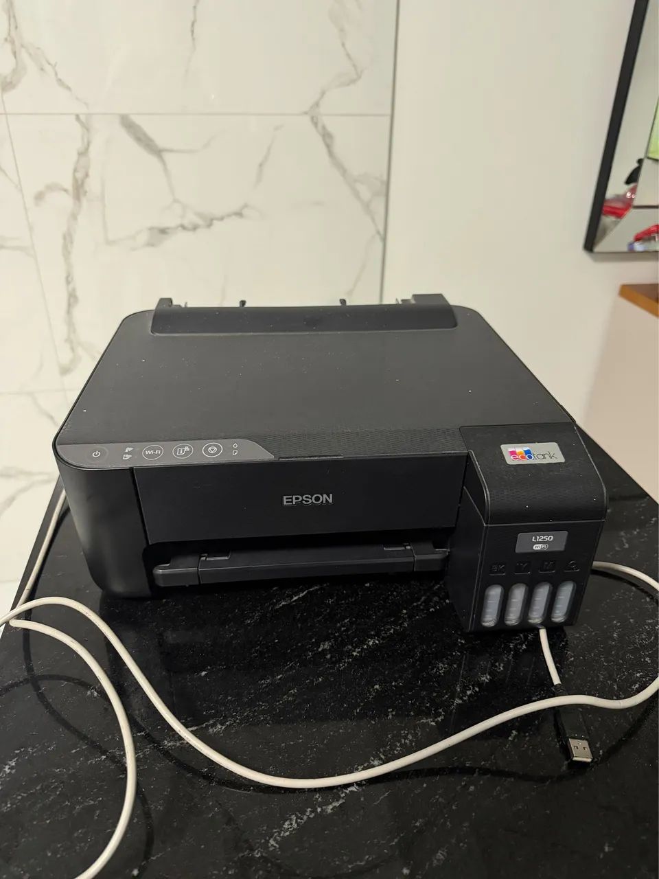 Impressora Epson L250 com tanque de tinta integrado. 