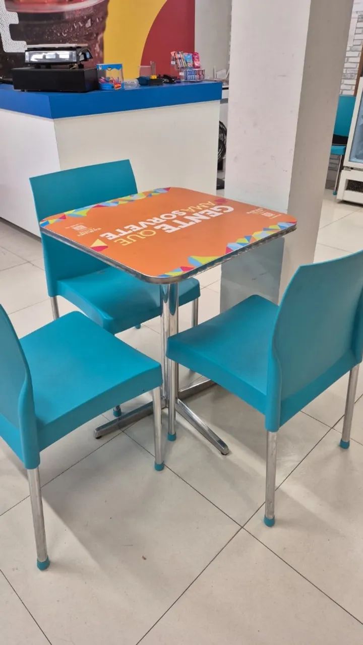 Conjunto de mesas de alumínio 
