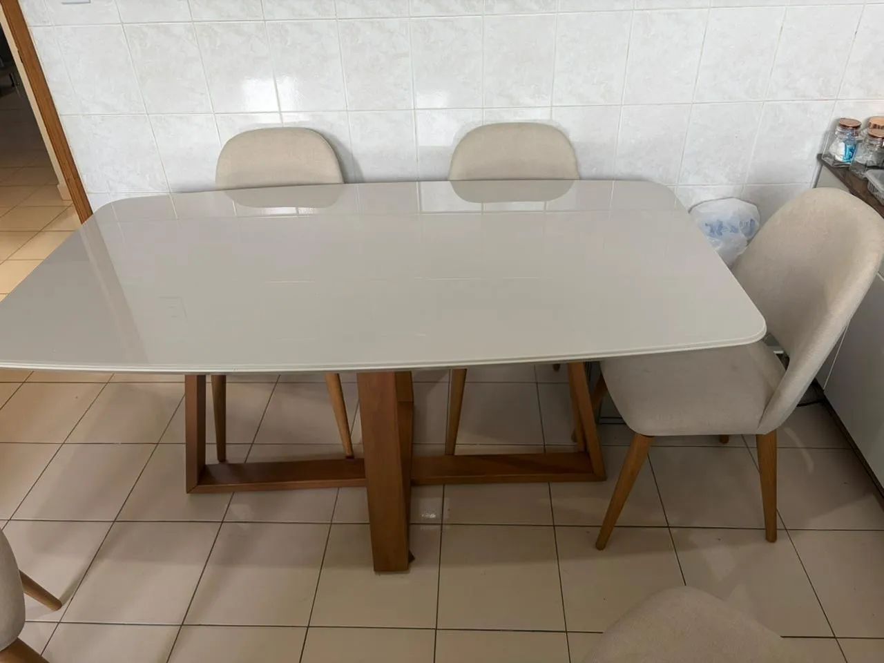 Mesa de jantar com 6 cadeiras