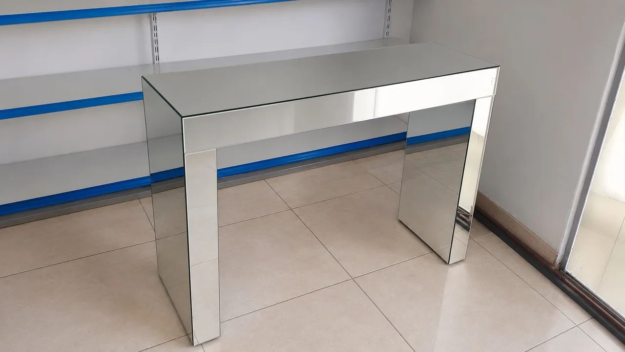 Mesa Espelhada Usada - Elegância e Sofisticação - Foto 2