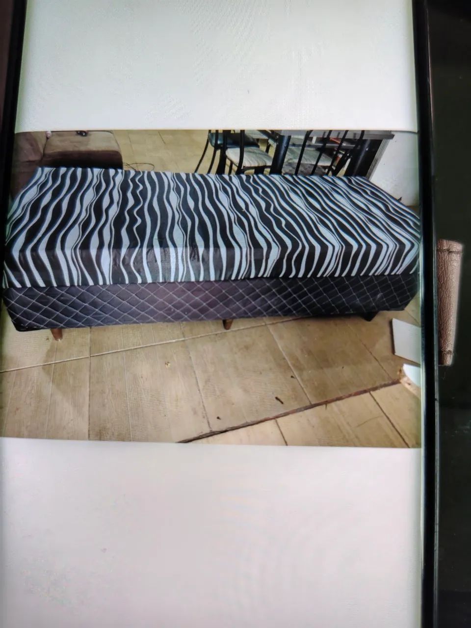 Cama box solteiro usada só por capa no colchao - Foto 5