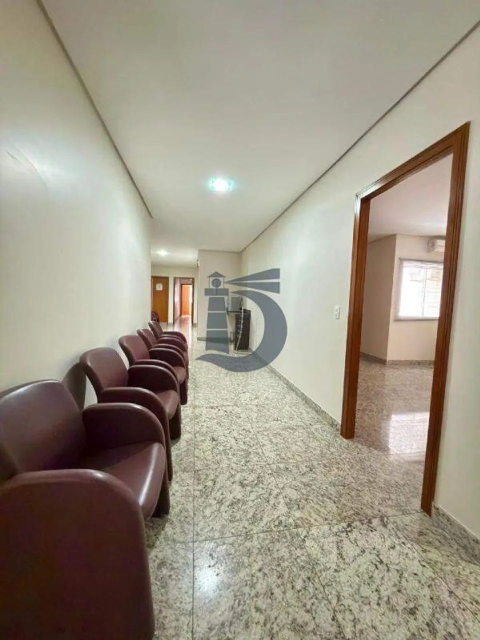 Imóvel Comercial Mobiliado e Equipado para Aluguel 12 consultórios, 05 vagas  Centro - Foto 4