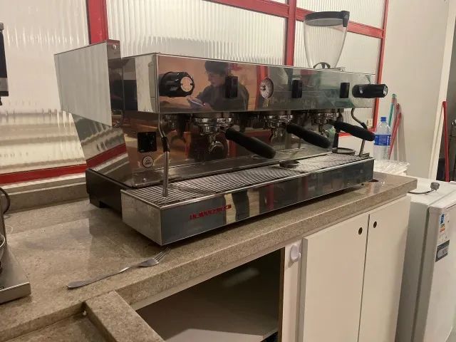 Máquina de Espresso La Marzocco 3 Grupos Manual