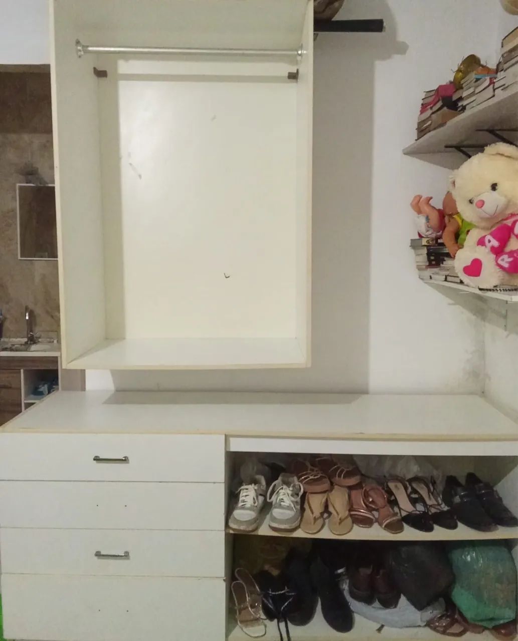 roupeiro/guarda-roupa aberto, tipo closet