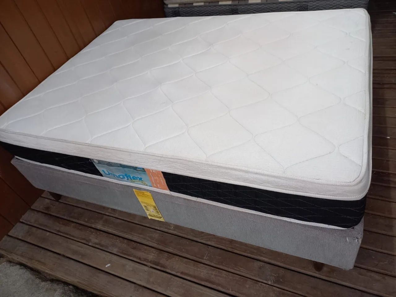 Vendo cama box de casal colchão molas ensacadas em excelente estado  - Foto 3