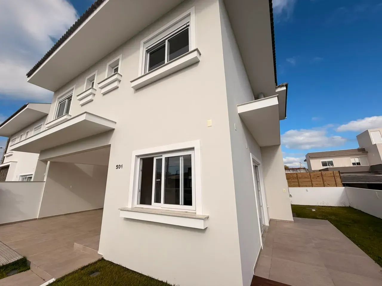 Casa Nova à Venda na Praia da Daniela - Florianópolis  Sofisticação, Conforto e Qualidade  - Foto 3