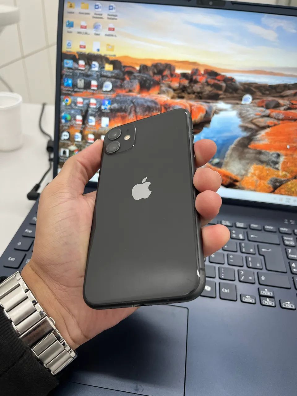 2 IPhone 11 64GB  para peças - Foto 4