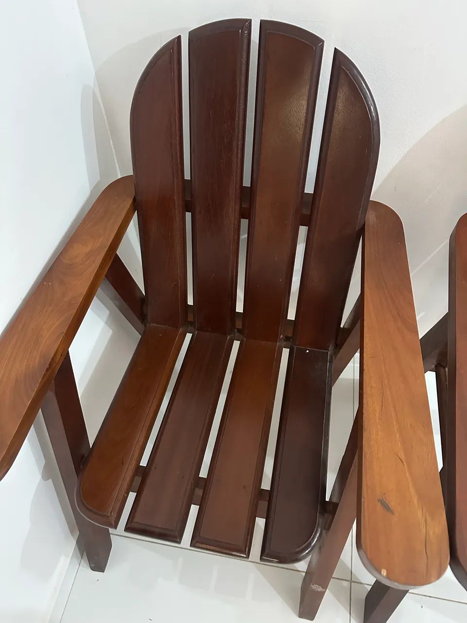 Vendo kit com 2 cadeiras de Madeira  - Foto 3