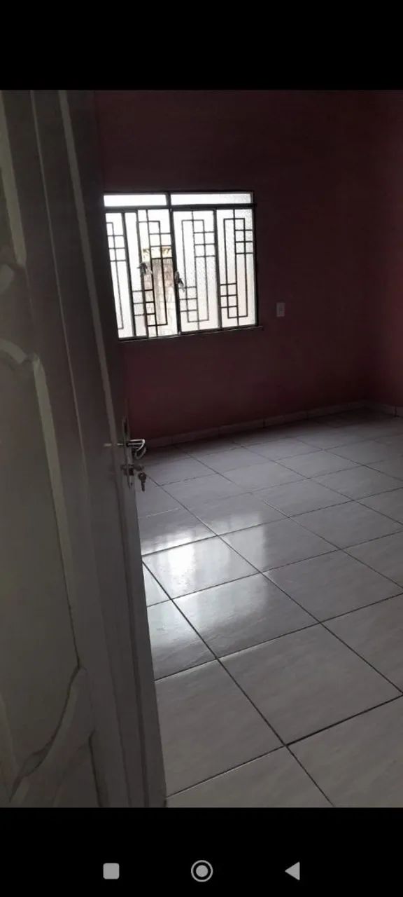 Aluga-se apartamento com dois quartos. Sala cozinha americana.Murado. Portão eletrônico. - Foto 2