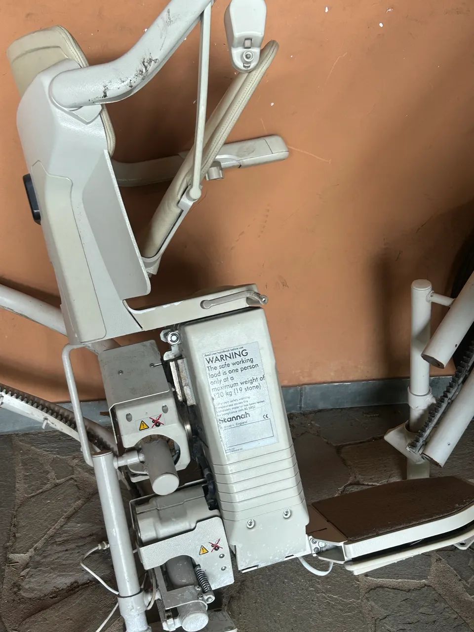 Vendo cadeira elevatoria para idosos - Foto 2