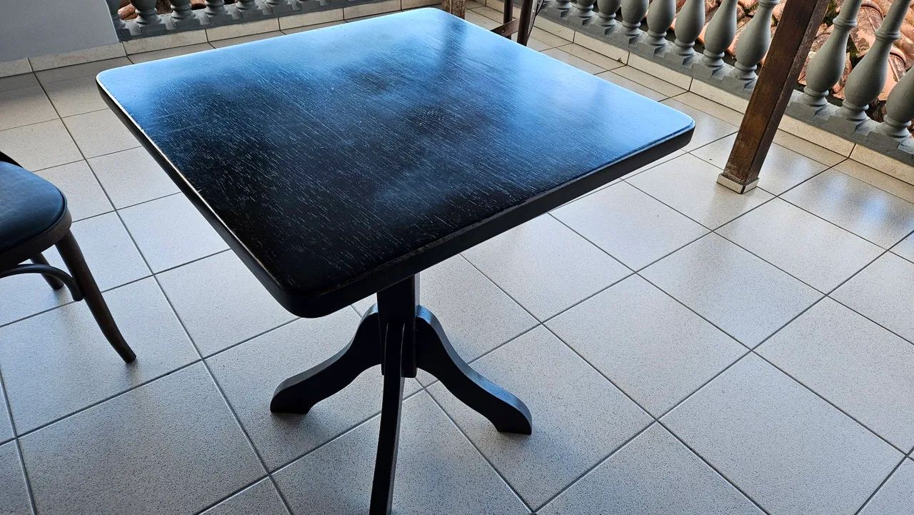 Mesa madeira maciça com 4 cadeiras - Foto 2
