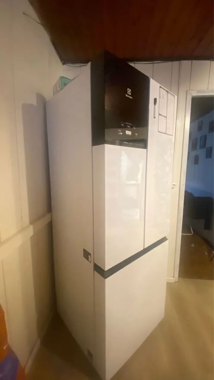 Geladeira Electrolux freezer invertido - Foto 2