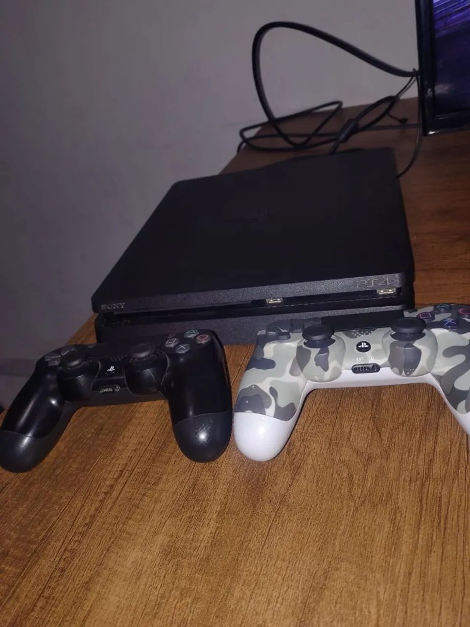 PS4 slim 1 tera 2 controles - Foto 3