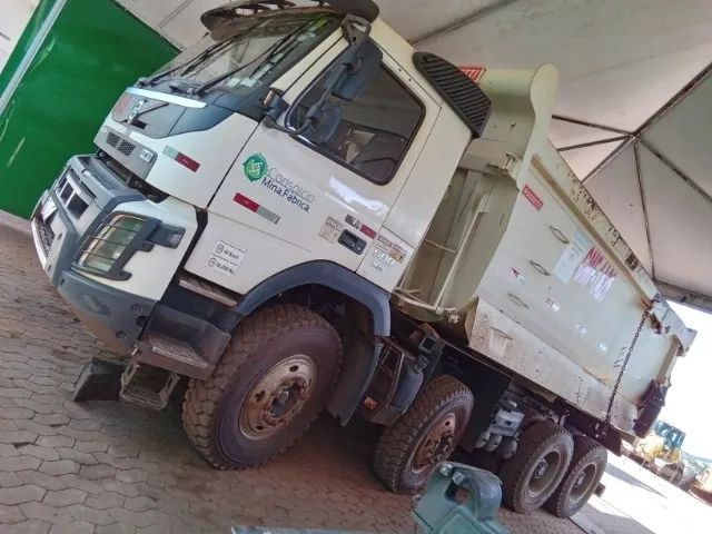 CAMINHÃO BÁSCULA VOLVO 8X4  - Foto 5