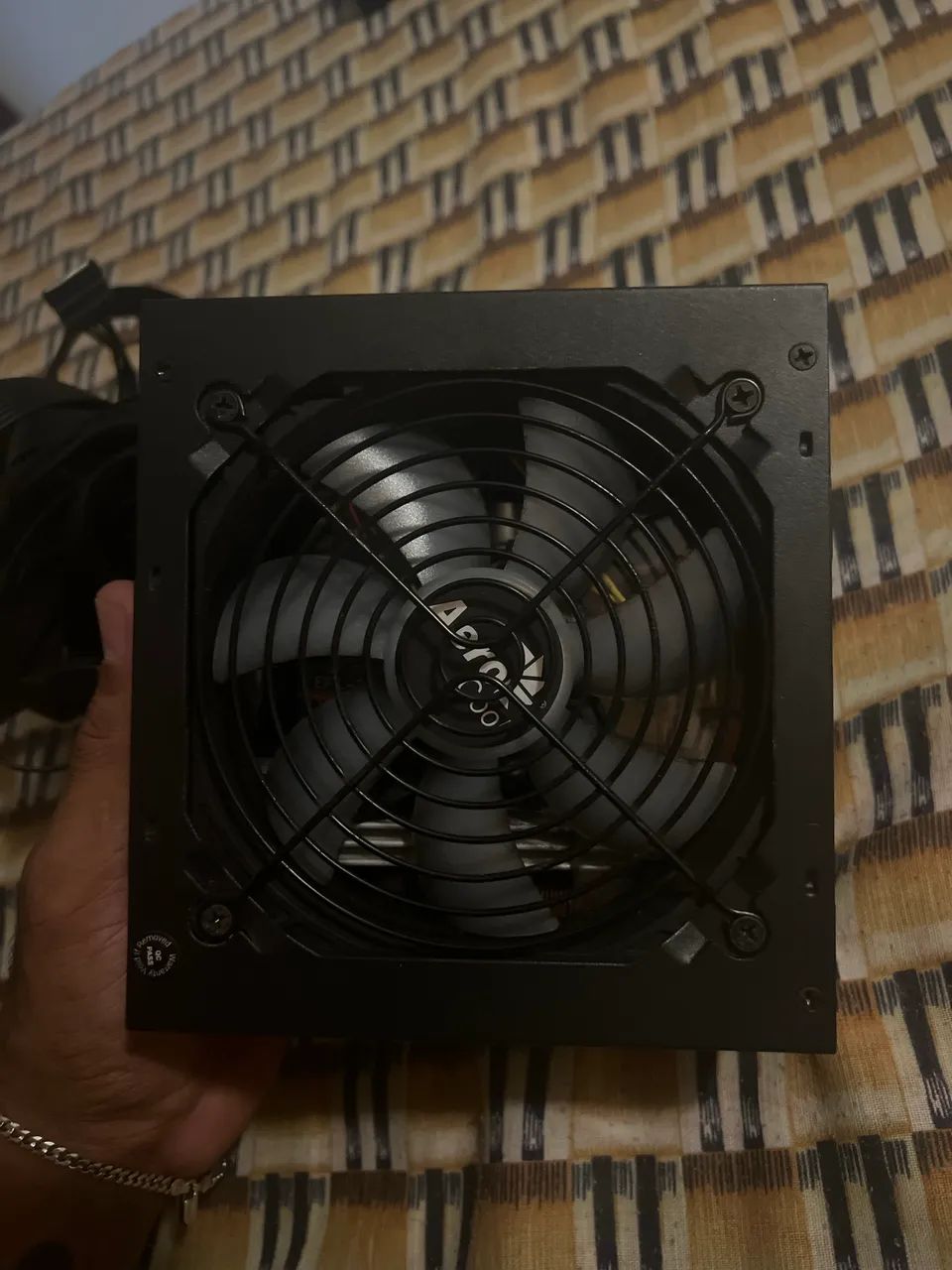 Fonte aerocool 550w 80plus gold - Foto 2