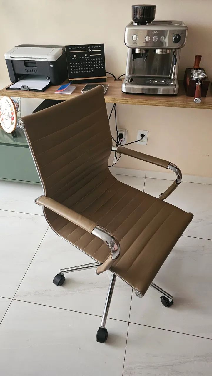Cadeira de Escritório Courino Bege - Foto 2