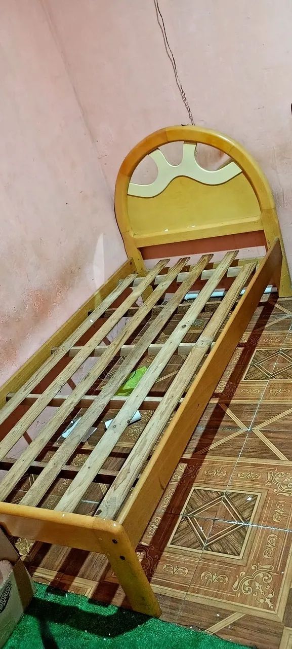 Cama de solteiro em ótimo estado 