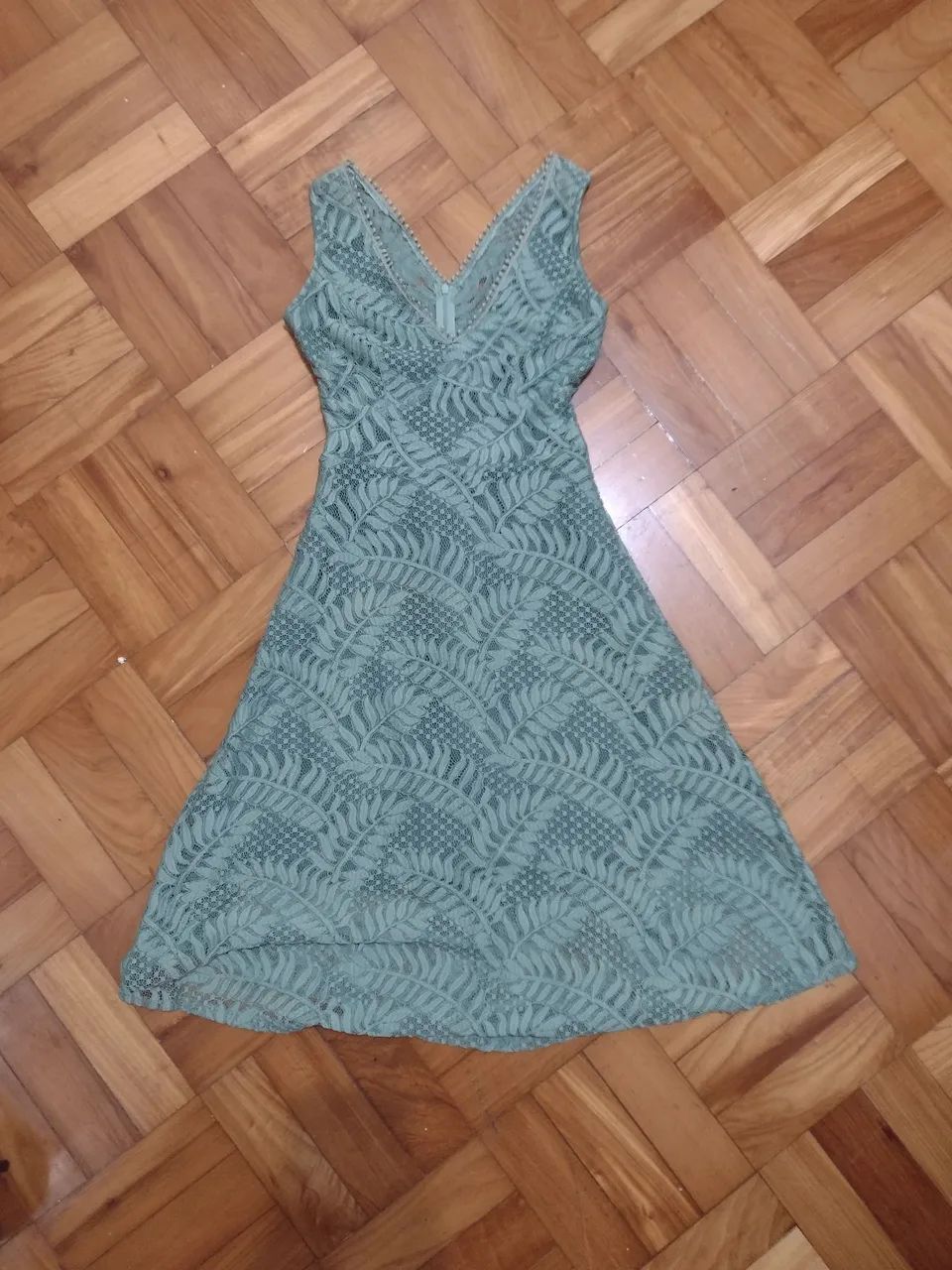 Vestido em renda verde turquesa com forro 